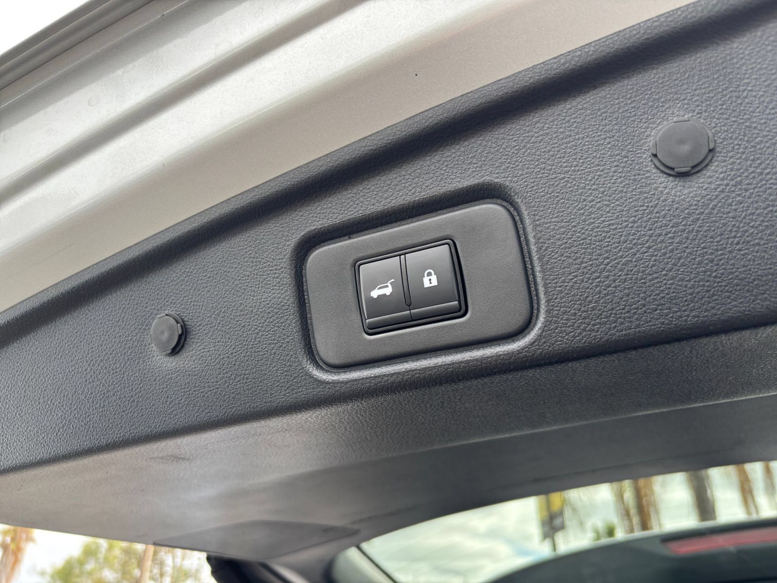 Used 2025 Nissan Pathfinder SV FWD image 22