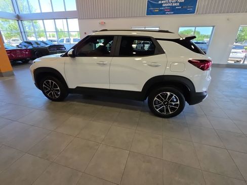 Used 2024 Chevrolet TrailBlazer LT w/ LT Cold Weather Package AWD/4WD image 12