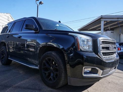 Used 2017 GMC Yukon SLT image 2