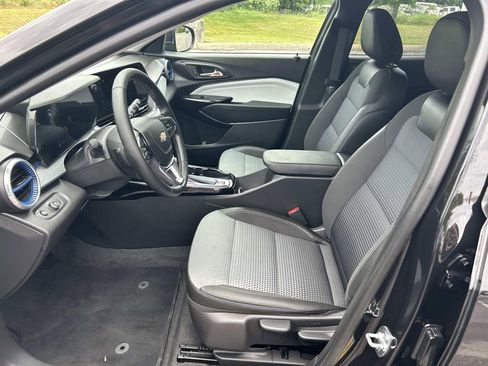 Used 2025 Chevrolet Trax LT w/ Driver Confidence Package FWD image 21