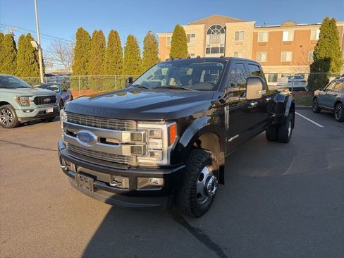 Used 2019 Ford F350 Limited image 3