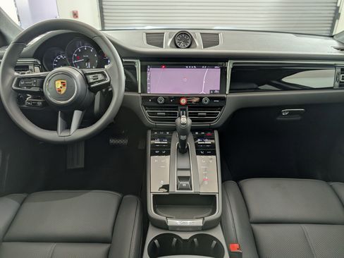 Certified 2026 Porsche Macan AWD/4WD image 20