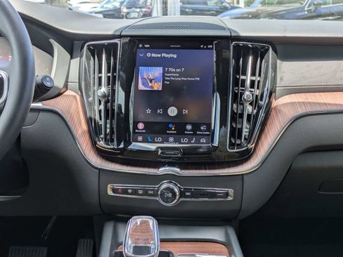 Certified 2023 Volvo XC60 B5 Ultimate w/ Protection Package Premier AWD/4WD image 21
