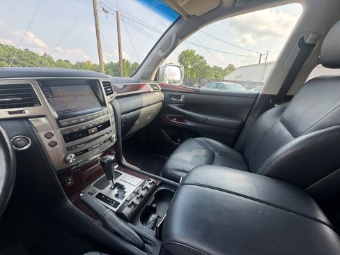 Used 2015 Lexus LX 570 4WD w/ Luxury Package image 14