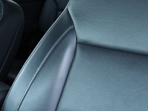 Used 2023 GMC Acadia SLT image 32