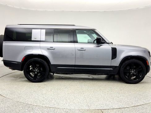 Used 2024 Land Rover Defender 130 X-Dynamic SE image 4