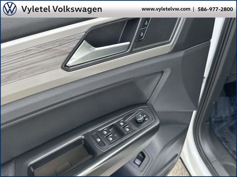 Used 2020 Volkswagen Atlas Cross Sport SE image 17