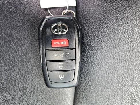 Used 2023 Toyota Corolla Cross XLE w/ Convenience Package FWD image 29