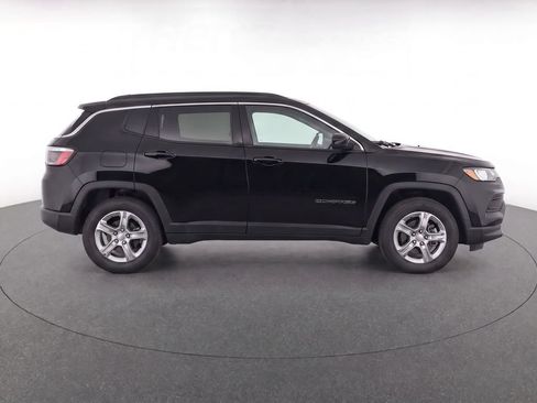 Used 2024 Jeep Compass Latitude AWD/4WD image 9