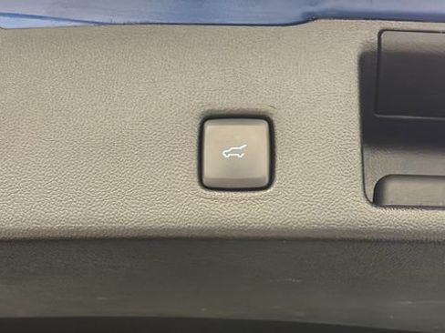 Used 2022 Ford Escape Titanium w/ Class II Trailer Tow Package AWD/4WD image 28