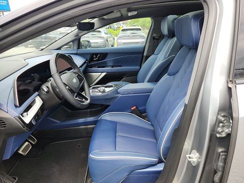 Used 2025 Cadillac Optiq Luxury 2 AWD/4WD image 13