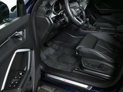 Certified 2025 Audi Q3 2.0T Premium image 7