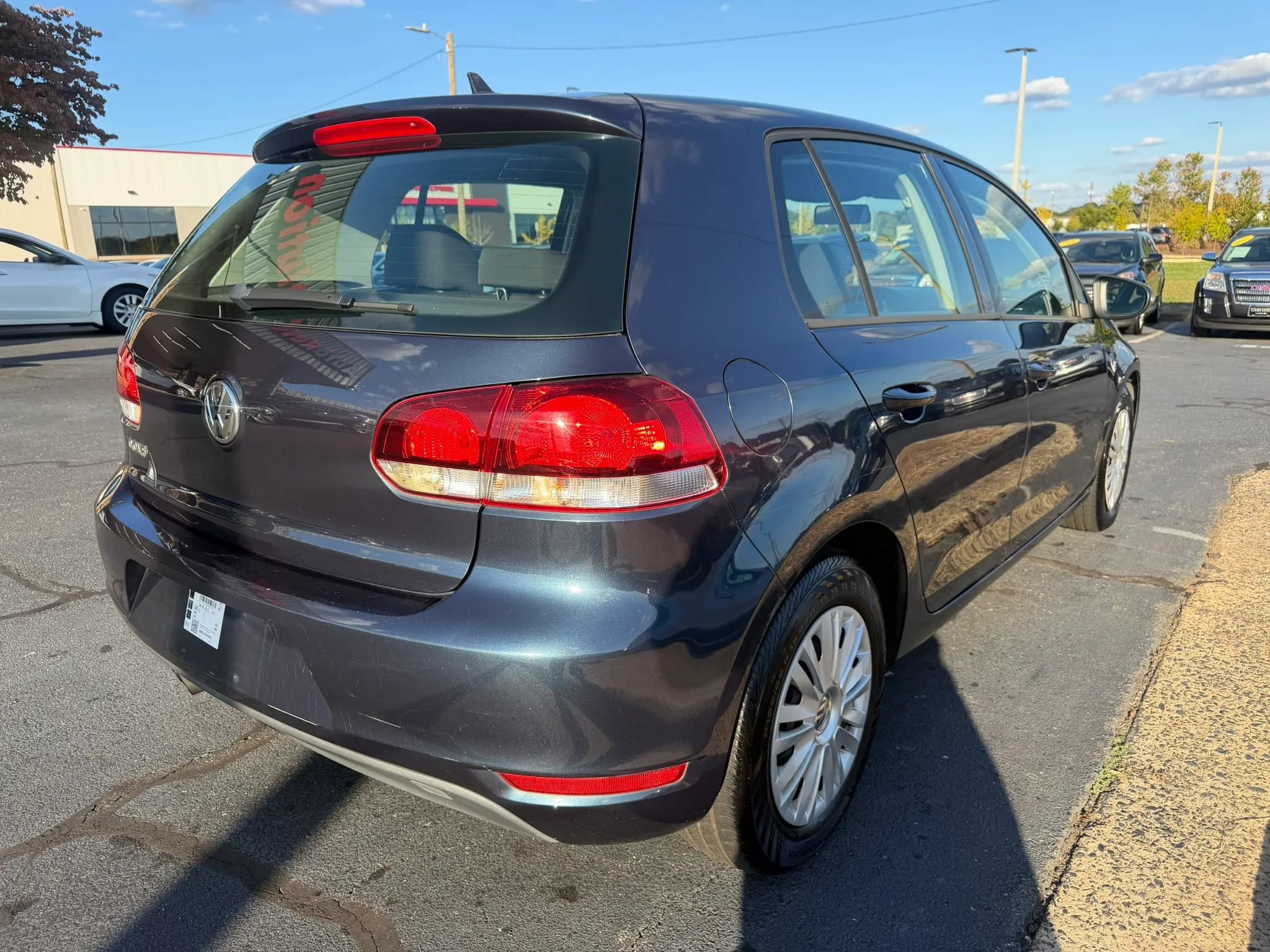 Used 2013 Volkswagen Golf 4-Door FWD image 8