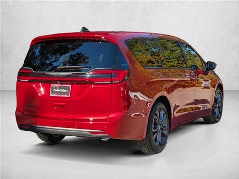 New 2026 Chrysler Pacifica Select image 2