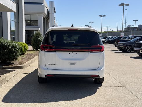 New 2026 Chrysler Pacifica Select w/ S Appearance Package FWD image 6