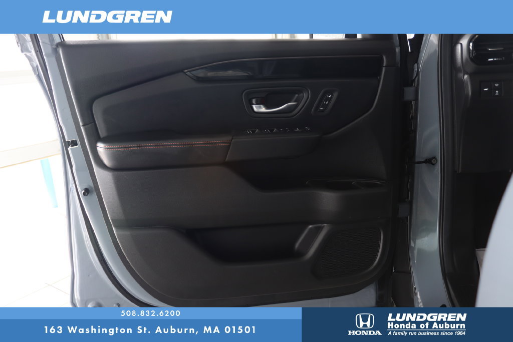 Used 2025 Honda Pilot TrailSport image 10