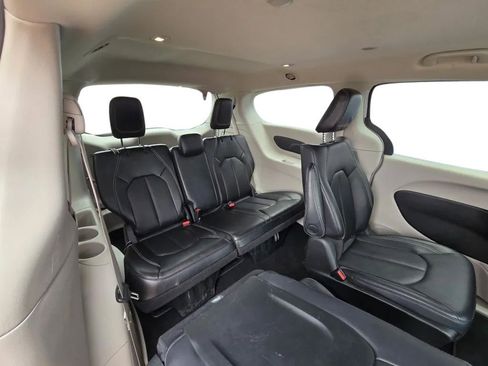 Used 2024 Chrysler Pacifica Select image 31