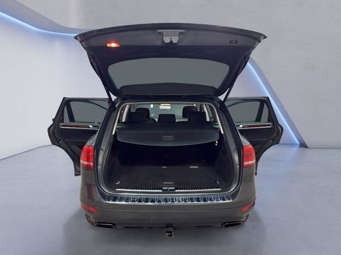 Used 2014 Volkswagen Touareg TDI image 9