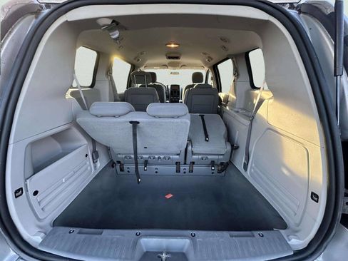 Used 2009 Dodge Grand Caravan SE w/ Climate Group FWD image 9