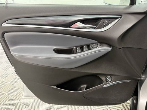 Used 2018 Buick Enclave Essence w/ Experience Buick Package AWD/4WD image 9