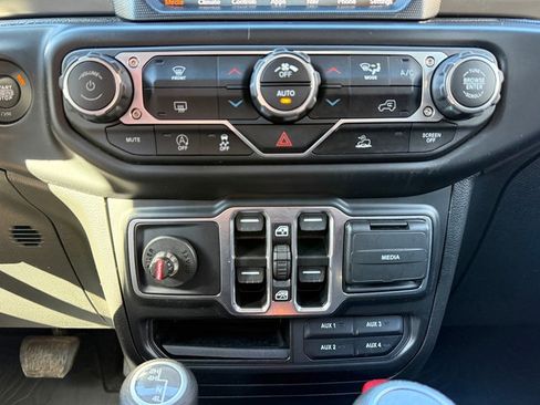 Used 2022 Jeep Wrangler Unlimited Sport w/ Sun And Sound Package image 18