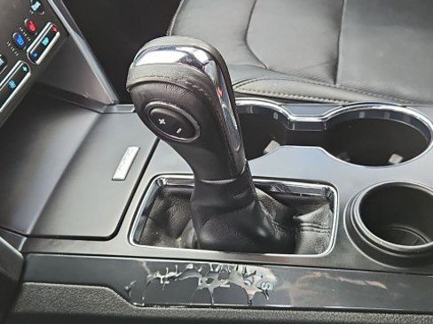Used 2018 Ford Explorer Limited image 16