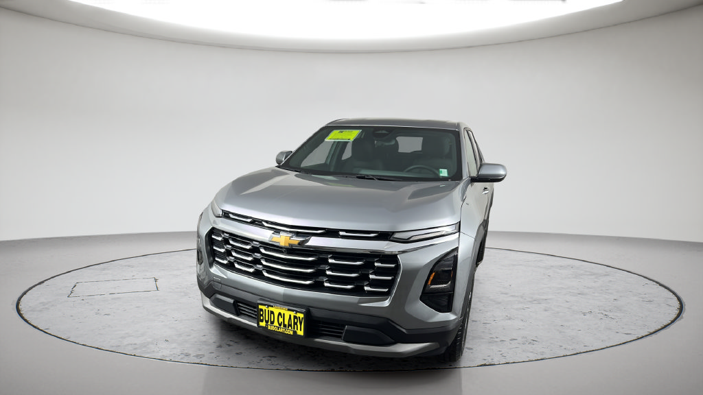 Used 2025 Chevrolet Equinox LT AWD/4WD image 2