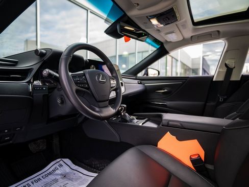 Used 2024 Lexus ES 350 w/ Premium Package image 10