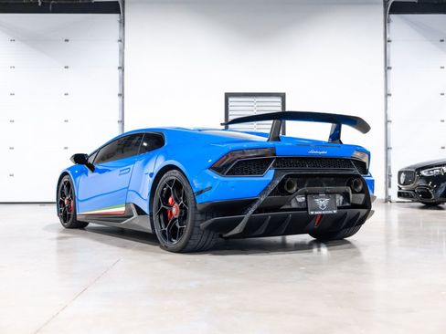 Used 2018 Lamborghini Huracan Performante AWD/4WD image 6