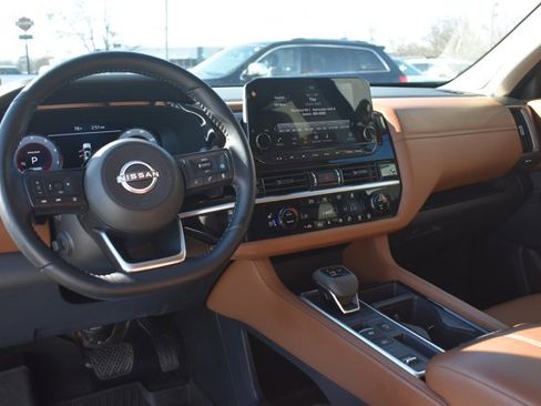 Used 2024 Nissan Pathfinder Platinum w/ Cargo Package image 18