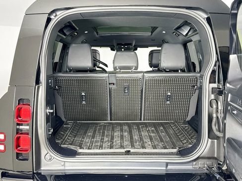 Used 2025 Land Rover Defender 110 X-Dynamic SE image 24