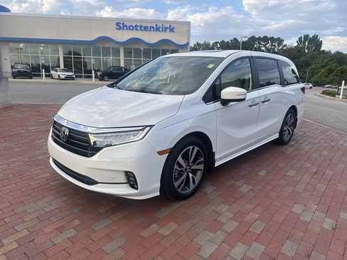 Used 2024 Honda Odyssey Touring image 4