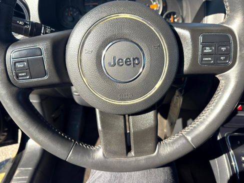Used 2015 Jeep Patriot High Altitude FWD image 17