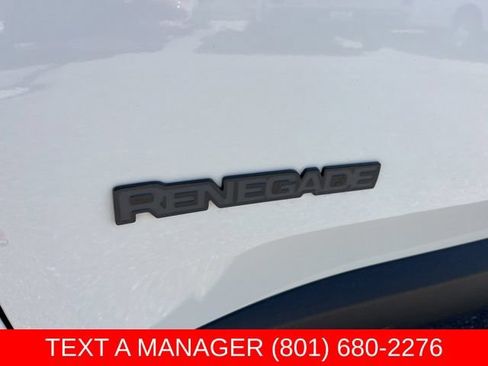 Used 2023 Jeep Renegade Latitude w/ Sun/Sound Group AWD/4WD image 10