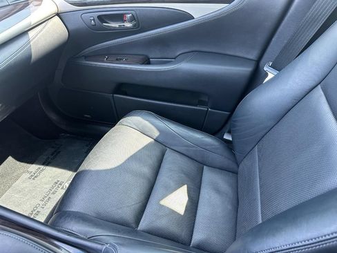 Used 2014 Lexus LS 460 w/ Comfort Package RWD image 23