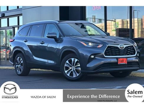 Used 2023 Toyota Highlander XLE image 1