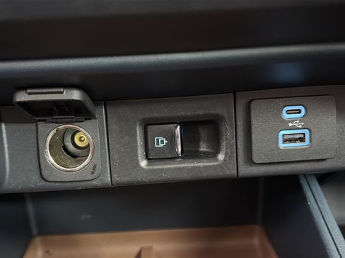 Used 2022 Ford Maverick Lariat w/ Lariat Luxury Package FWD image 27