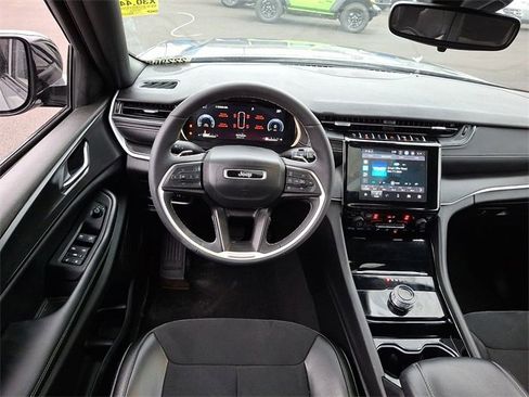 Used 2023 Jeep Grand Cherokee L Altitude image 2