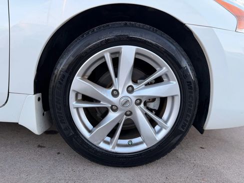 Used 2014 Nissan Altima 2.5 SV image 16