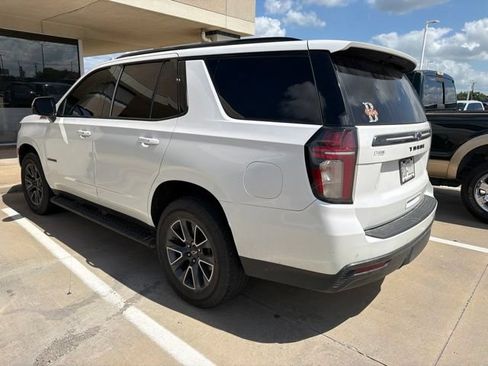 Used 2021 Chevrolet Tahoe Z71 w/ Luxury Package AWD/4WD image 2