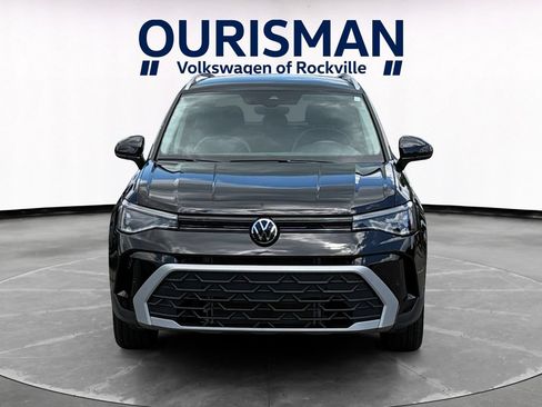 Used 2025 Volkswagen Taos SE w/ Black Wheel Package FWD image 8