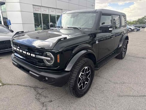 Used 2021 Ford Bronco Outer Banks AWD/4WD image 2