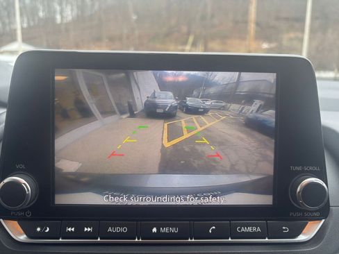 Used 2025 Nissan Rogue SV image 25