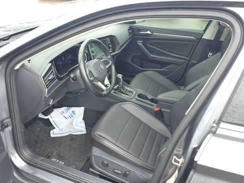 Used 2023 Volkswagen Jetta SE w/ Panoramic Sunroof Package FWD image 21