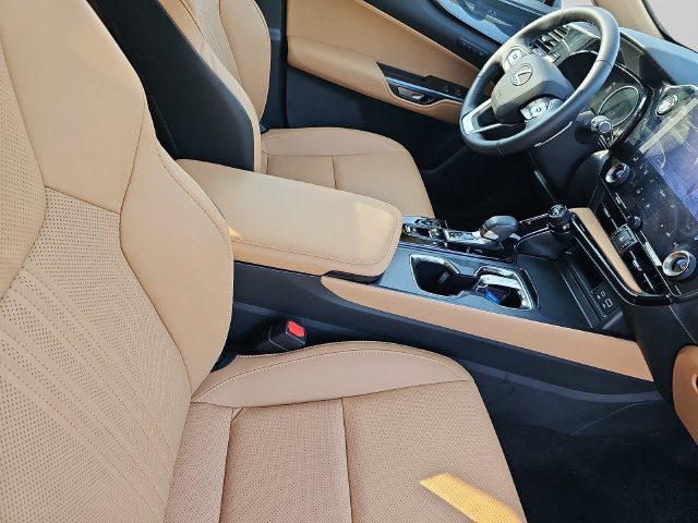 Used 2025 Lexus NX 250 FWD w/ Accessory Package (2T) image 12