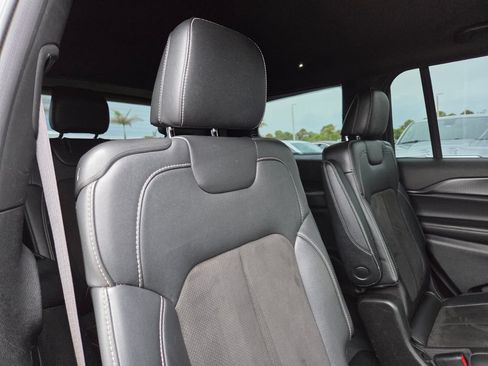 Used 2023 Jeep Grand Cherokee L Laredo RWD image 19