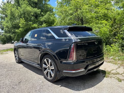Used 2025 Cadillac Escalade IQ Luxury 2 AWD/4WD image 2