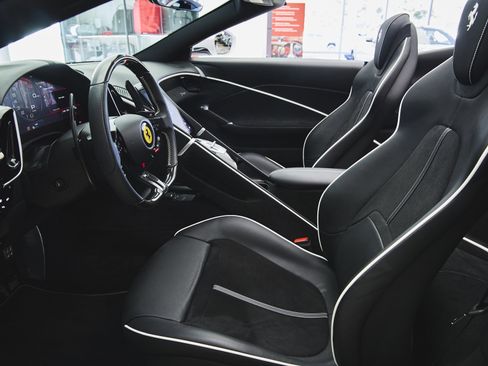 Used 2024 Ferrari Roma Spider image 28