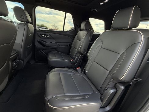 Used 2023 Chevrolet Traverse Premier image 29