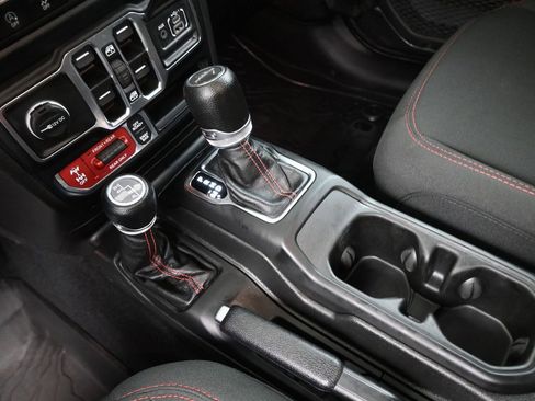Used 2023 Jeep Gladiator Rubicon AWD/4WD image 4